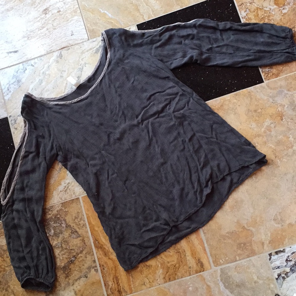 Primi cold shoulder long sleeve lightweight blouse